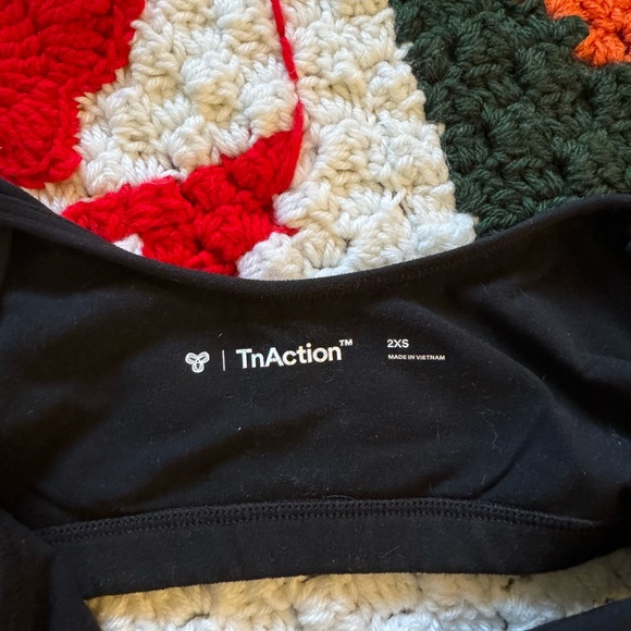 TNA Aritzia XXS v neck sports bra - black - Picture 3 of 3